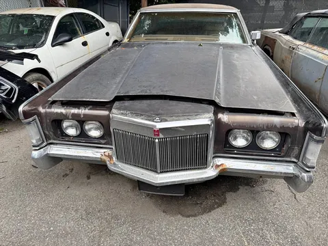 1971 Lincoln Continental Premiere Sedan 4D