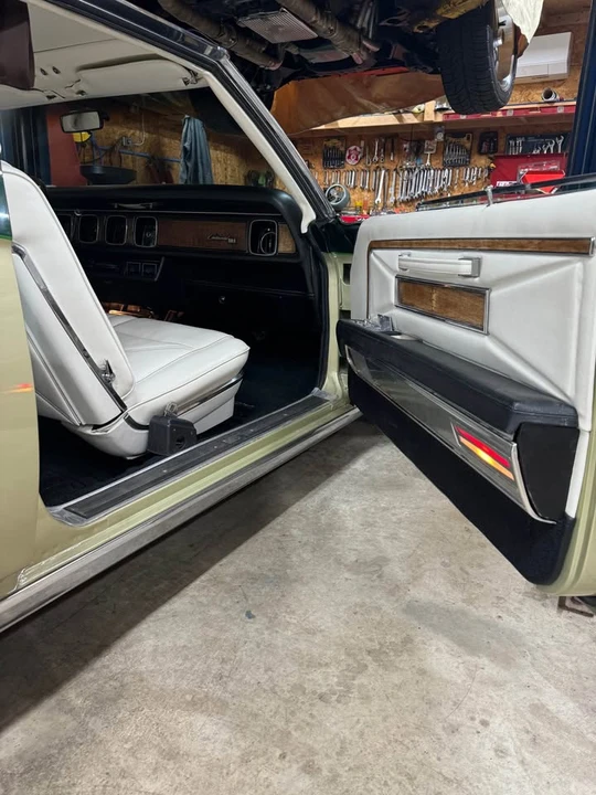 1971 Lincoln Continental Mark III - Image 10 of 11