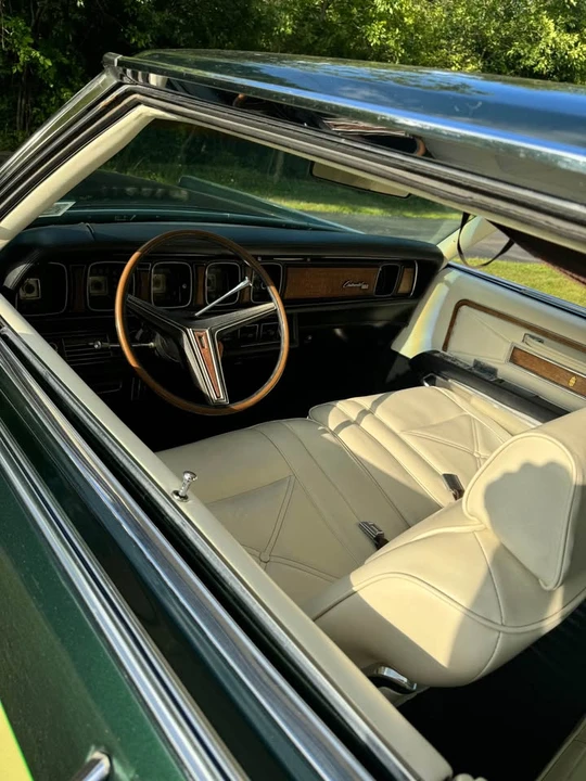 1971 Lincoln Continental Mark III - Image 9 of 11