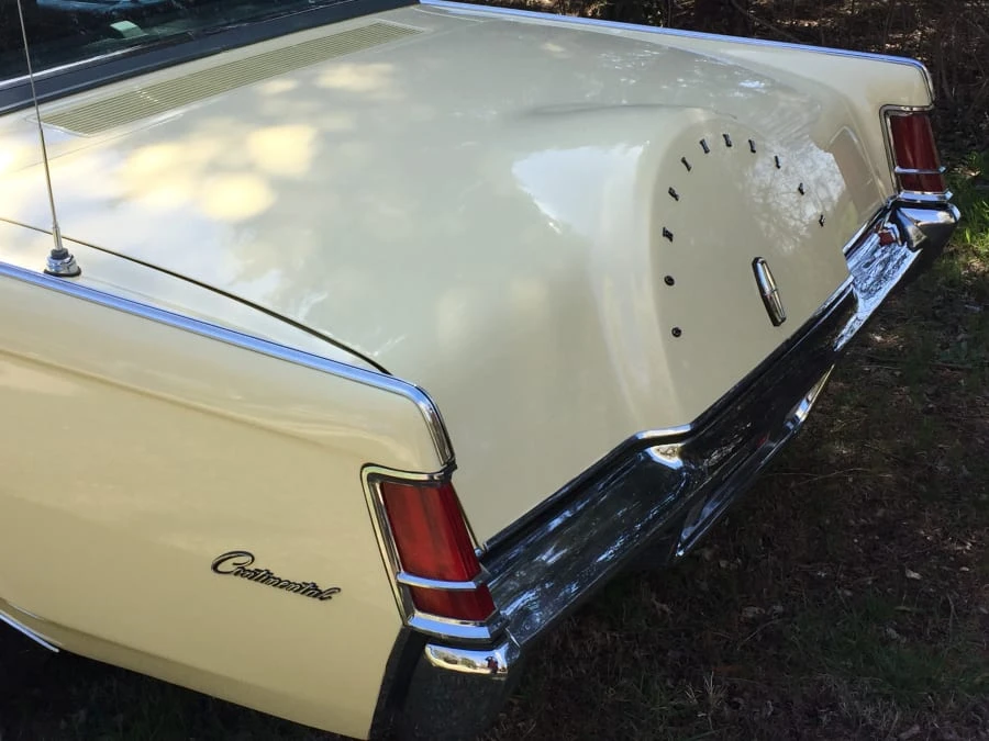 1971 Lincoln Continental Mark III - Image 3 of 10