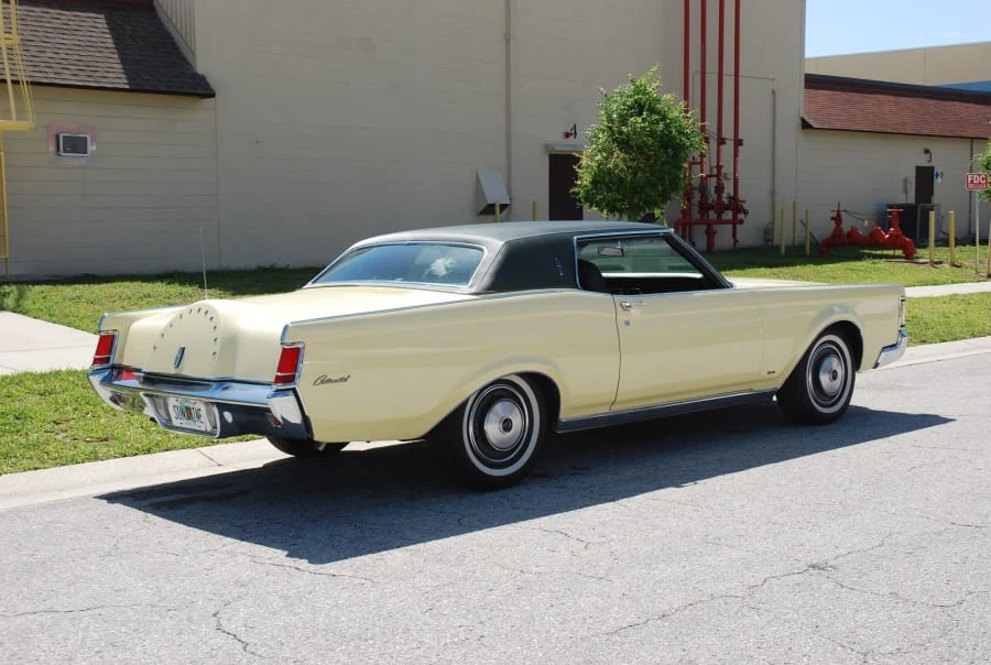 1971 Lincoln Continental Mark III - Image 10 of 12