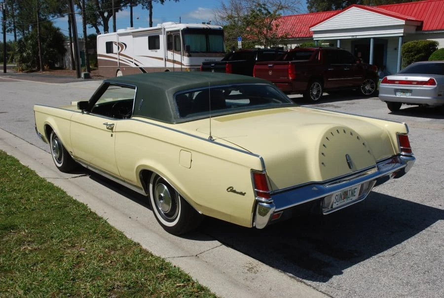 1971 Lincoln Continental Mark III - Image 11 of 12