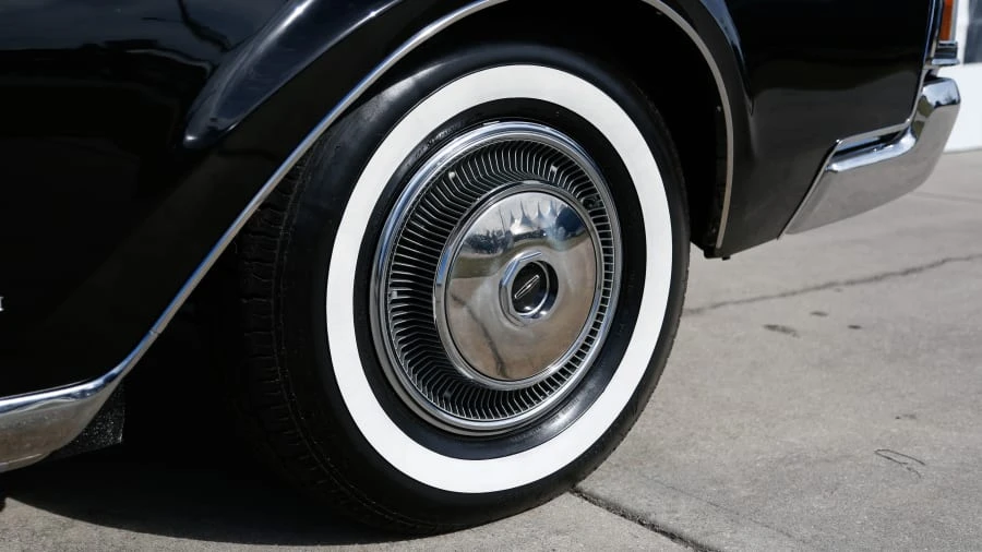 1971 Lincoln Continental Mark III - Image 8 of 8