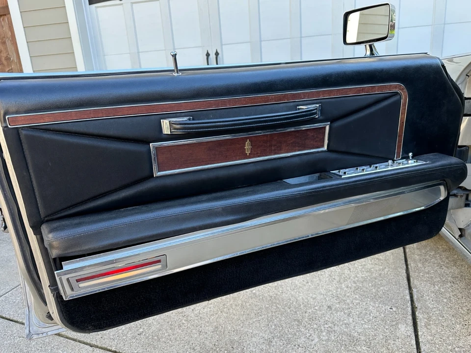 1971 Lincoln Continental Mark III - Image 9 of 21