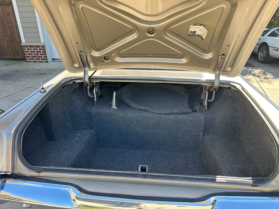 1971 Lincoln Continental Mark III - Image 13 of 21