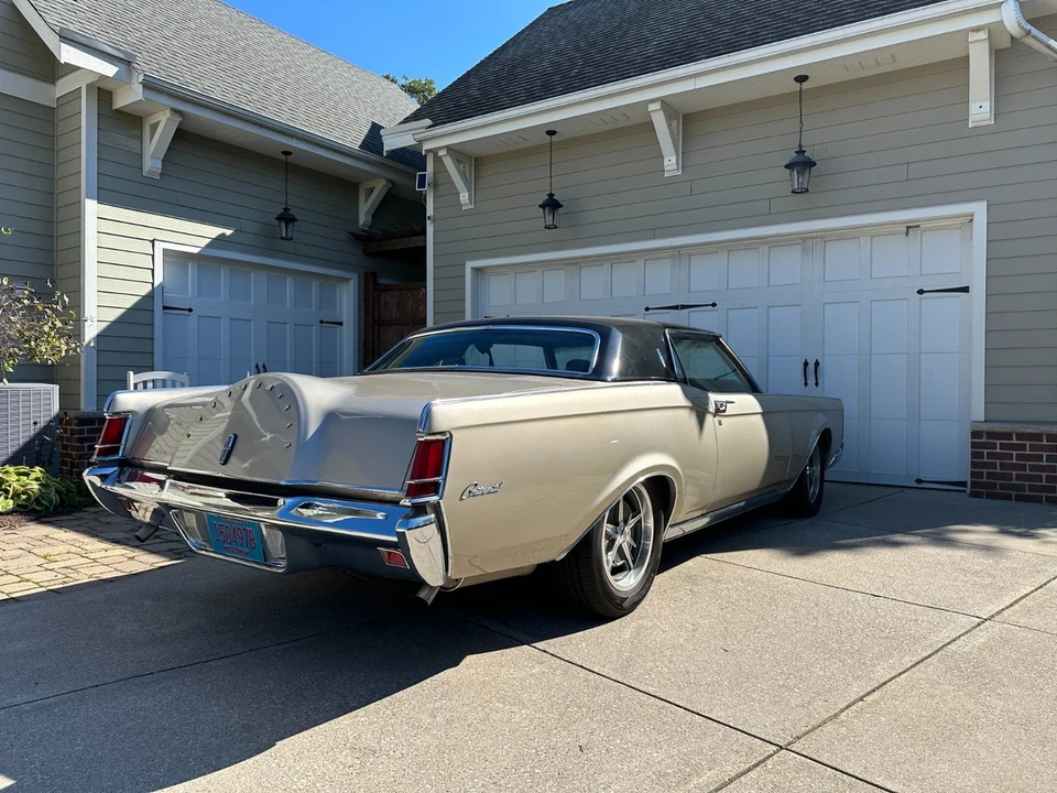 1971 Lincoln Continental Mark III - Image 4 of 21