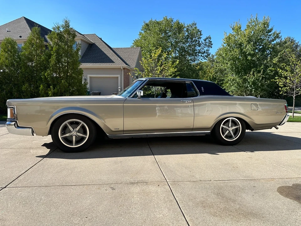 1971 Lincoln Continental Mark III - Image 2 of 21