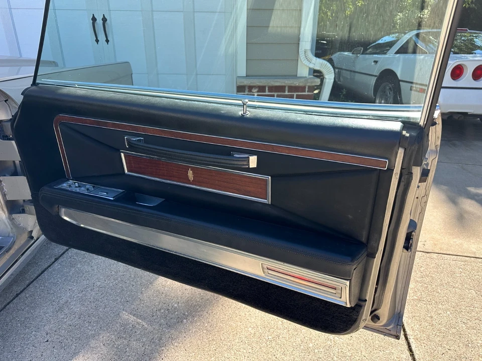 1971 Lincoln Continental Mark III - Image 12 of 21