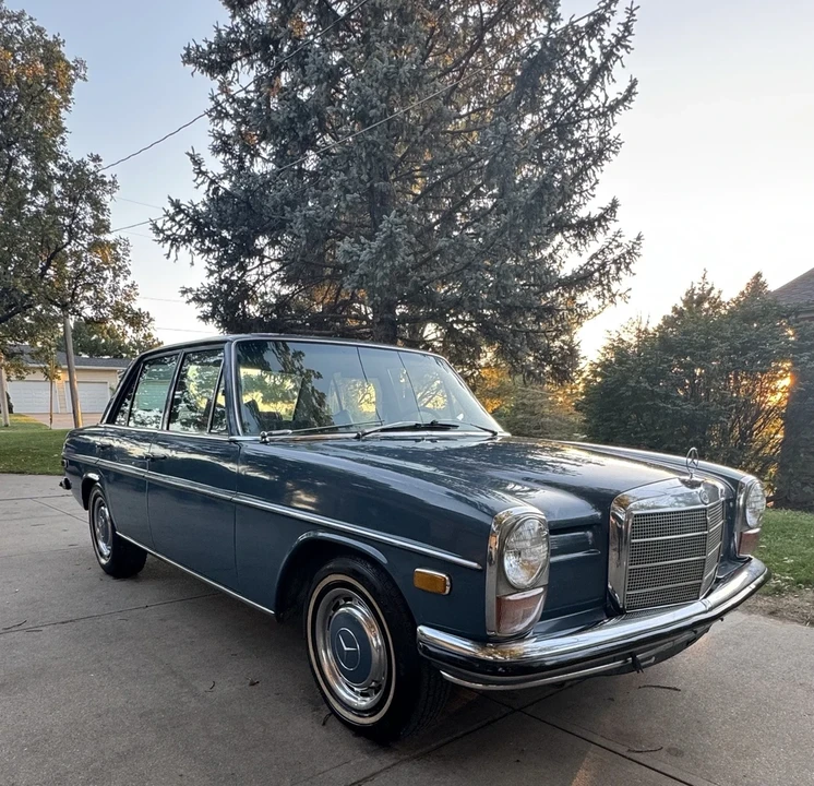 1971 Mercedes-Benz W114 & W115 - Image 2 of 21