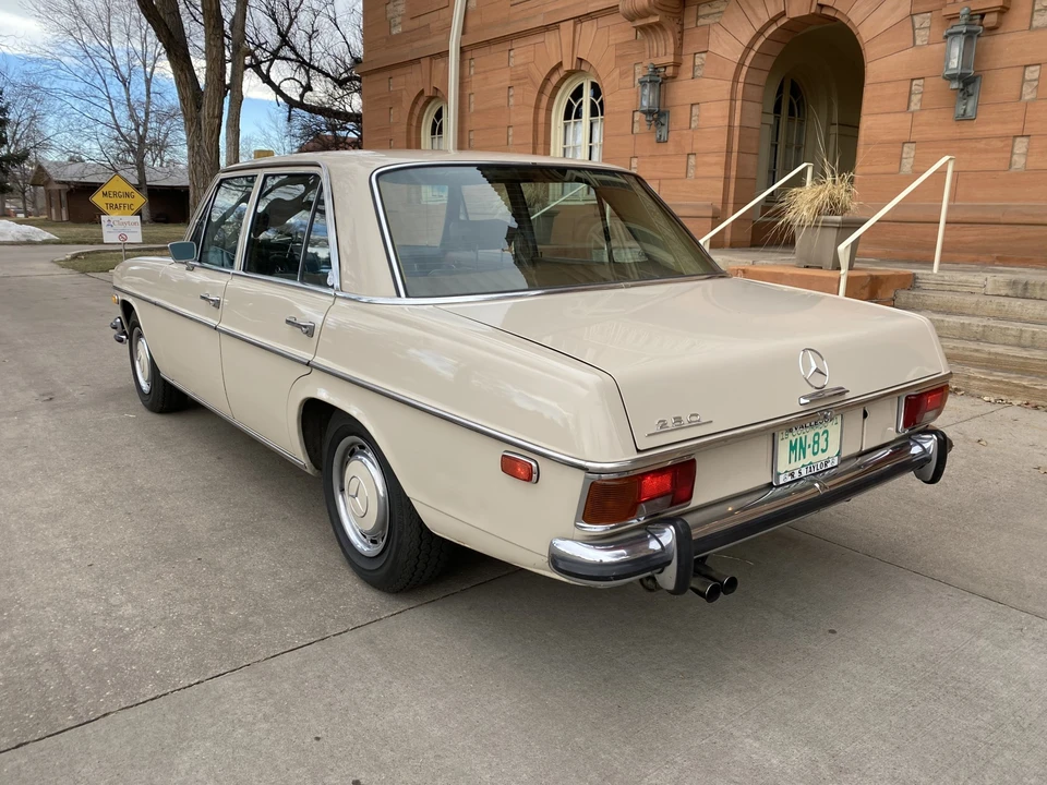 1971 Mercedes-Benz W114 & W115 - Image 18 of 31