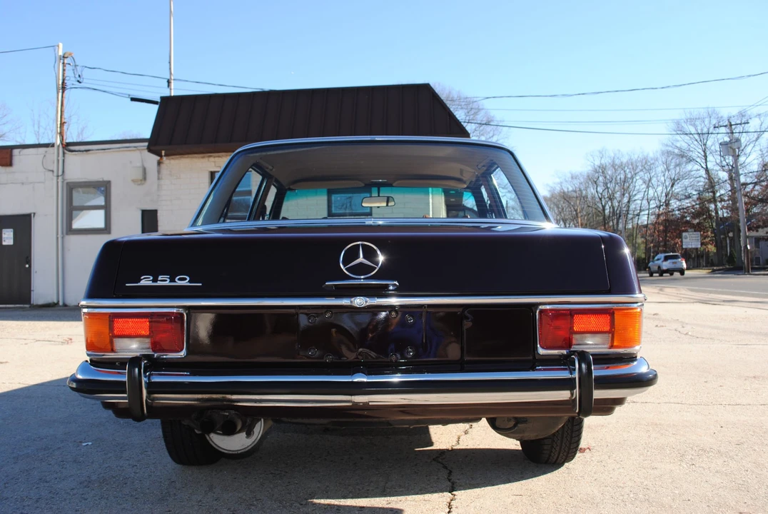 1971 Mercedes-Benz W114 & W115 - Image 16 of 31