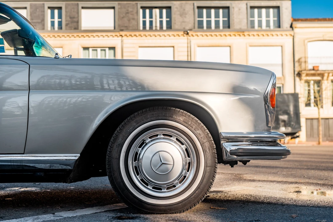 1971 Mercedes-Benz W111 280SE 3.5 Cabriolet - Image 27 of 31