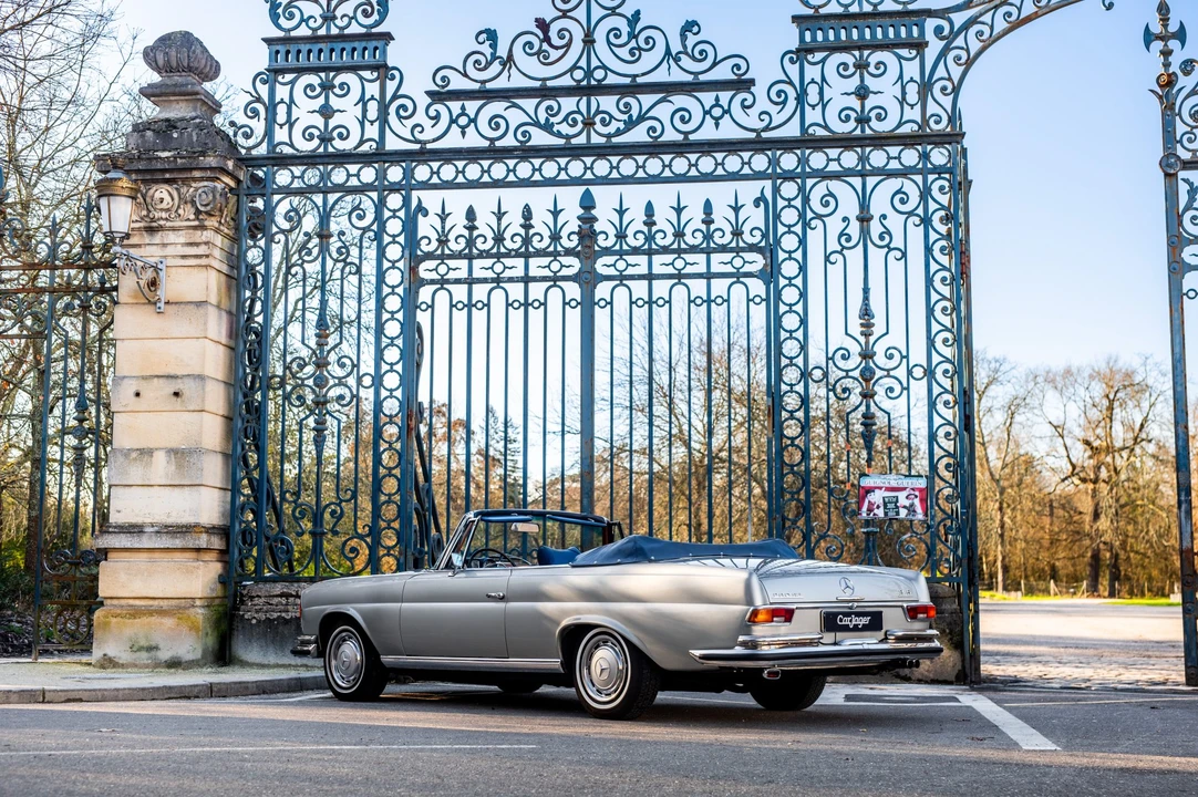 1971 Mercedes-Benz W111 280SE 3.5 Cabriolet - Image 18 of 31