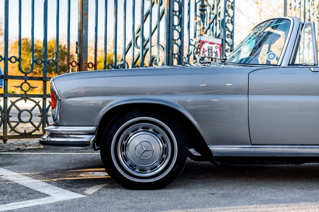 1971 Mercedes-Benz W111 280SE 3.5 Cabriolet - Image 26 of 31