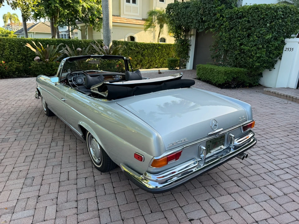 1971 Mercedes-Benz W111 280SE 3.5 Cabriolet - Image 18 of 31