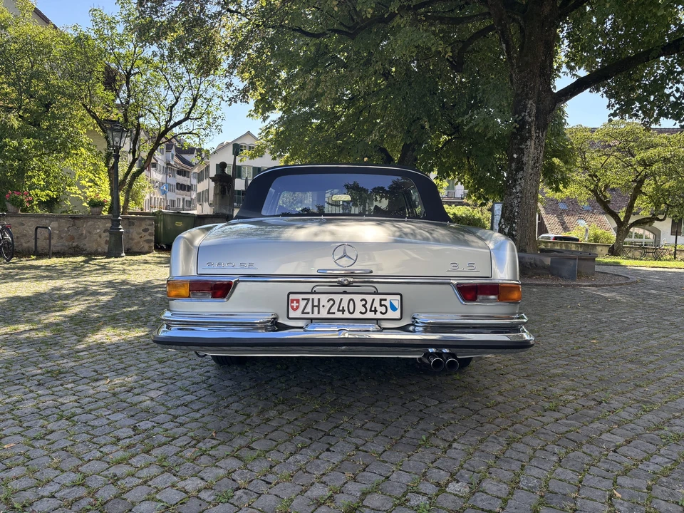 1971 Mercedes-Benz W111 280SE 3.5 Cabriolet - Image 9 of 31