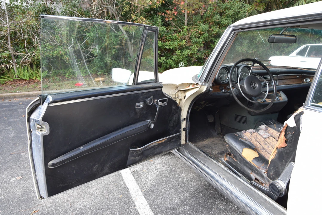 1971 Mercedes-Benz W111 280SE 3.5 Coupe - Image 14 of 31