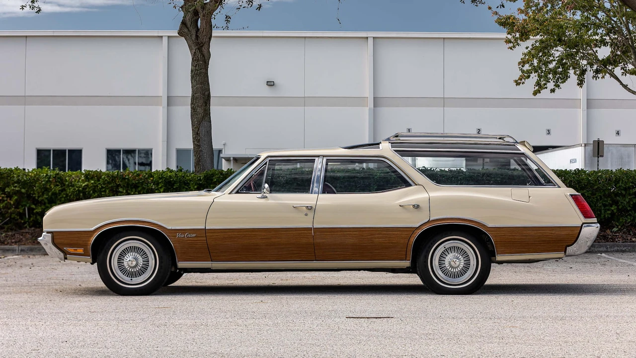 1971 Oldsmobile Vista Cruiser - Image 2 of 31