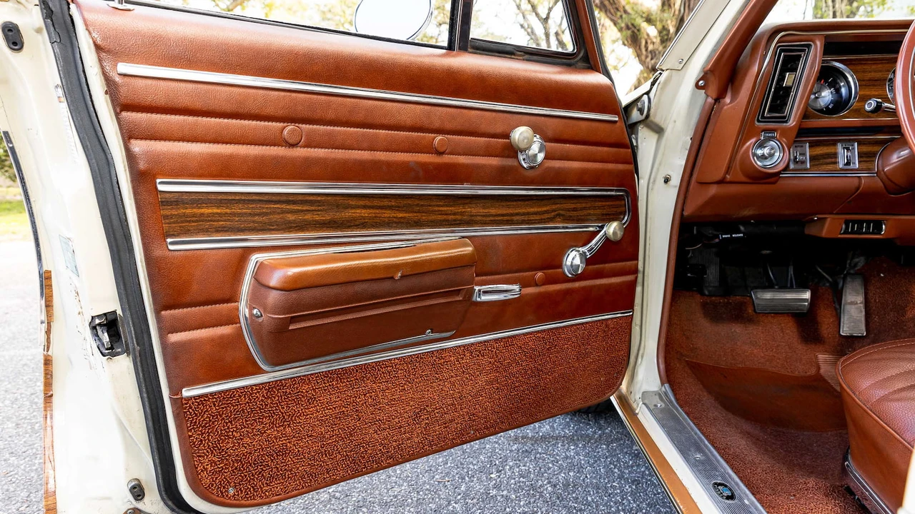 1971 Oldsmobile Vista Cruiser - Image 17 of 31