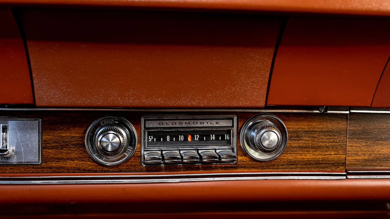 1971 Oldsmobile Vista Cruiser - Image 19 of 31
