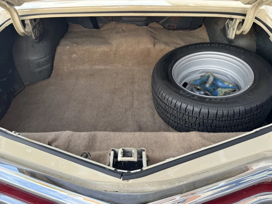 1971 Pontiac Grand Prix 2nd Gen - Image 9 of 13