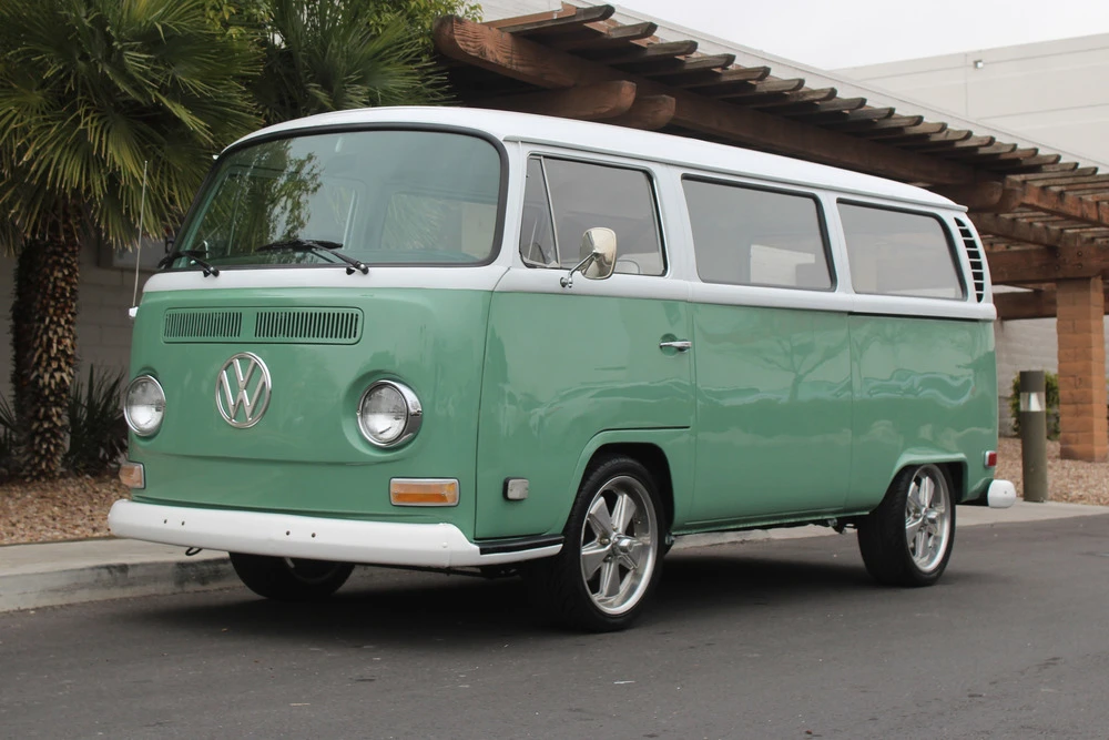 1971 Volkswagen Bay-Window Bus - Image 2 of 5