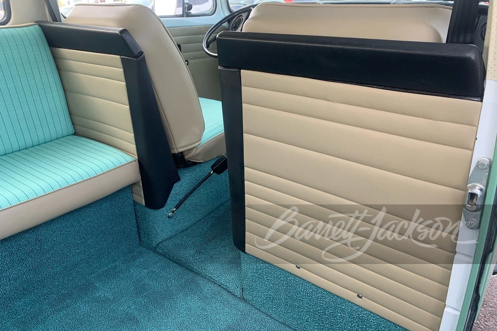 1971 Volkswagen Bay-Window Bus - Image 8 of 10