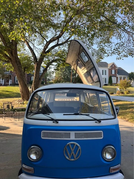 1971 Volkswagen Bay-Window Bus - Image 2 of 6