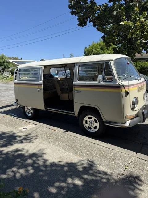 1971 Volkswagen Bay-Window Bus - Image 3 of 10