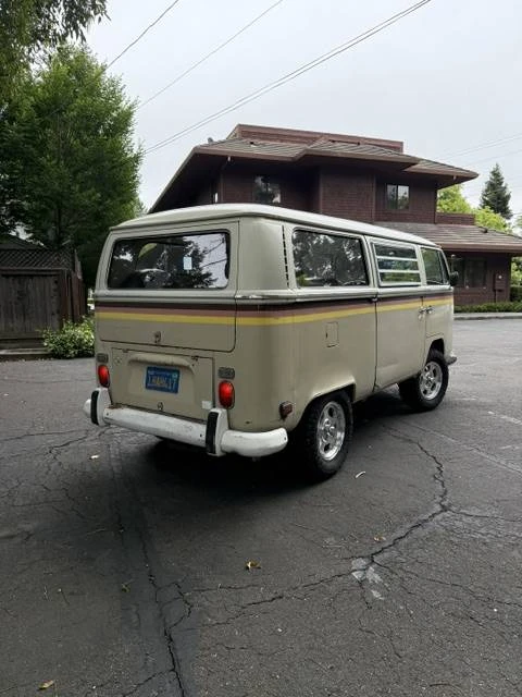 1971 Volkswagen Bay-Window Bus - Image 6 of 10