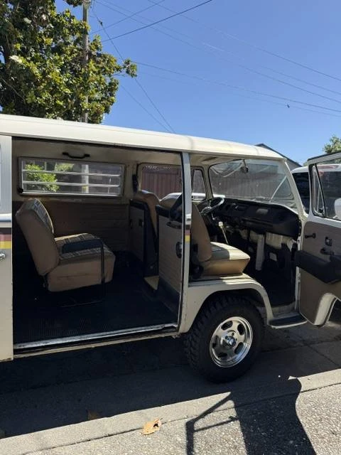 1971 Volkswagen Bay-Window Bus - Image 5 of 10