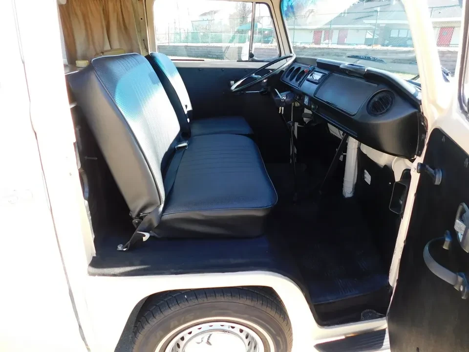 1971 Volkswagen Bay-Window Bus - Image 10 of 20