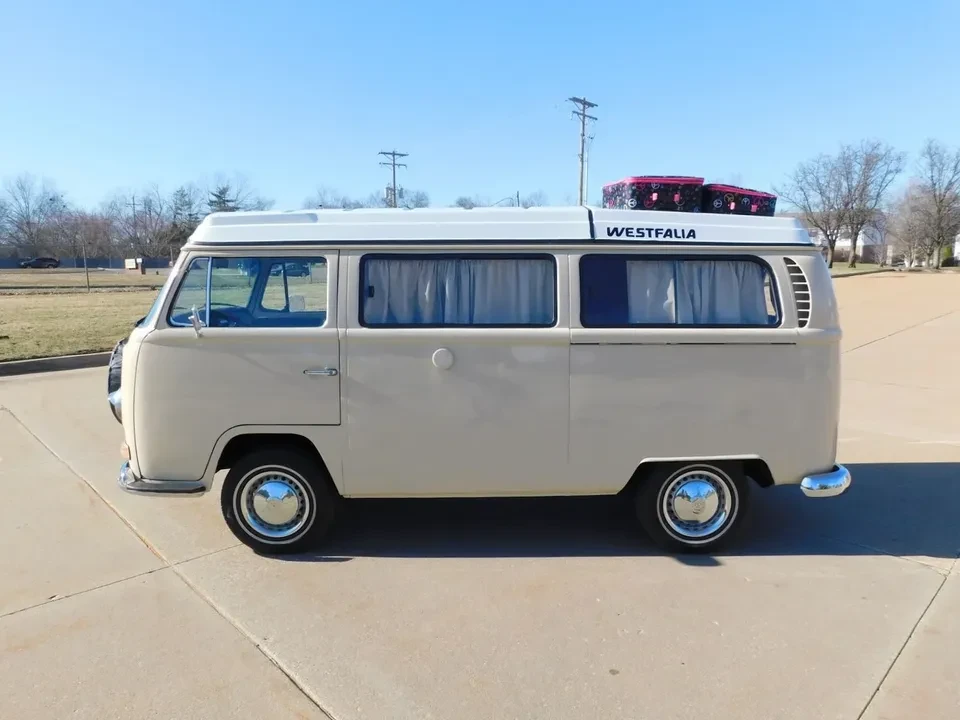 1971 Volkswagen Bay-Window Bus - Image 18 of 20