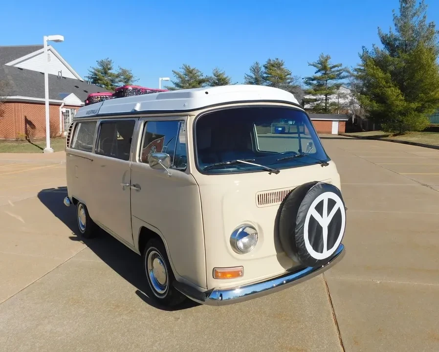 1971 Volkswagen Bay-Window Bus - Image 6 of 20