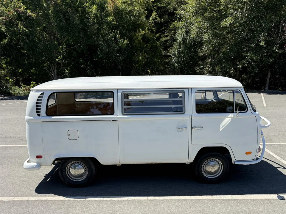 1971 Volkswagen Bay-Window Bus - Image 9 of 31