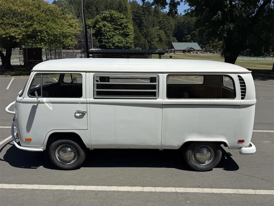 1971 Volkswagen Bay-Window Bus - Image 15 of 31