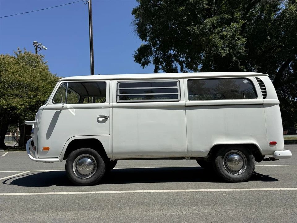 1971 Volkswagen Bay-Window Bus - Image 27 of 31