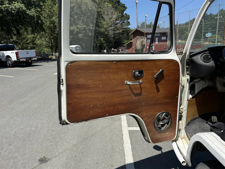 1971 Volkswagen Bay-Window Bus - Image 31 of 31