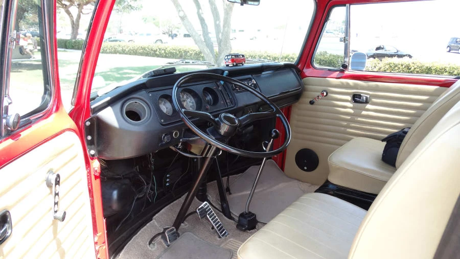 1971 Volkswagen Bay-Window Bus - Image 4 of 8