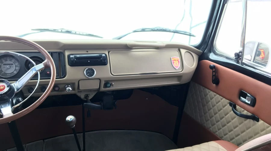 1971 Volkswagen Bay-Window Bus - Image 4 of 7