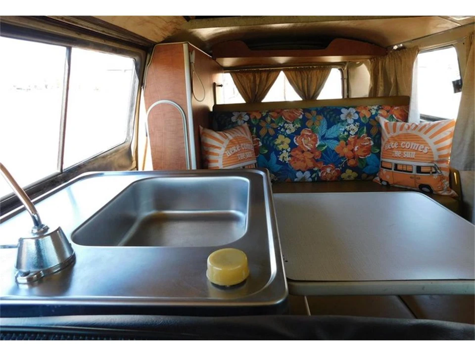 1971 Volkswagen Bay-Window Bus - Image 13 of 31