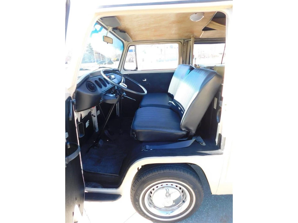 1971 Volkswagen Bay-Window Bus - Image 27 of 31