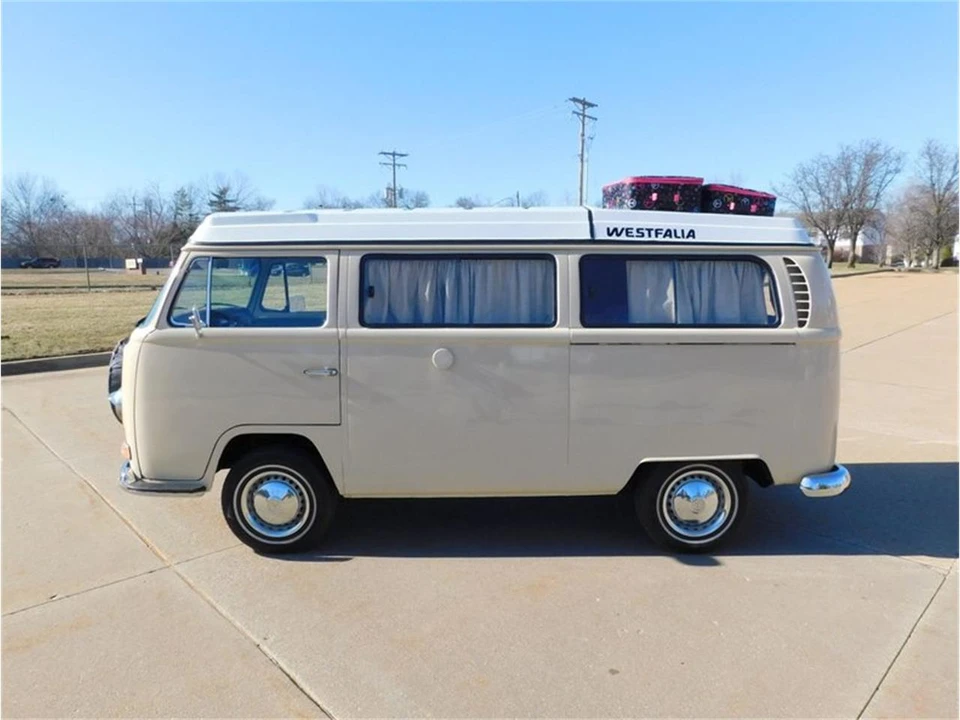 1971 Volkswagen Bay-Window Bus - Image 18 of 31