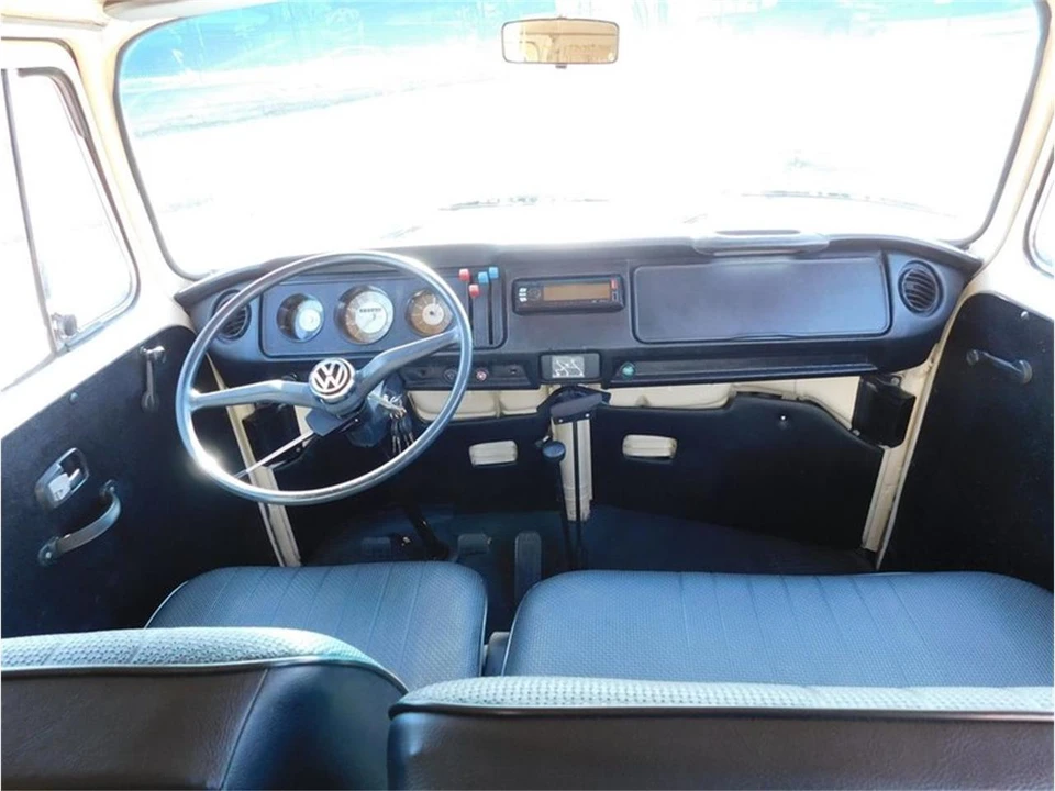 1971 Volkswagen Bay-Window Bus - Image 8 of 31
