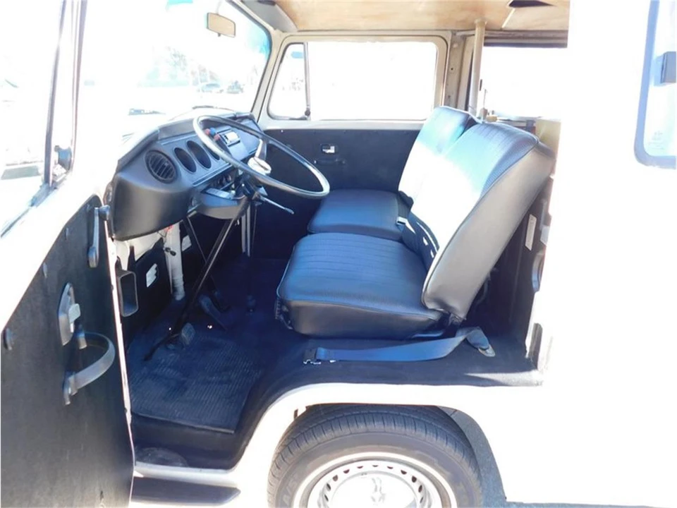 1971 Volkswagen Bay-Window Bus - Image 26 of 31