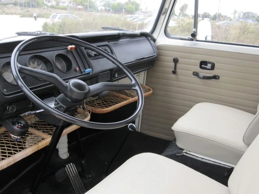 1971 Volkswagen Bay-Window Bus - Image 3 of 10