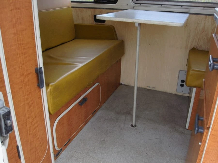 1971 Volkswagen Bay-Window Bus - Image 4 of 10