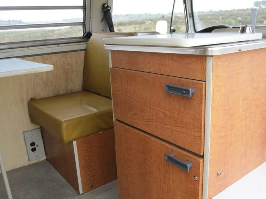 1971 Volkswagen Bay-Window Bus - Image 5 of 10