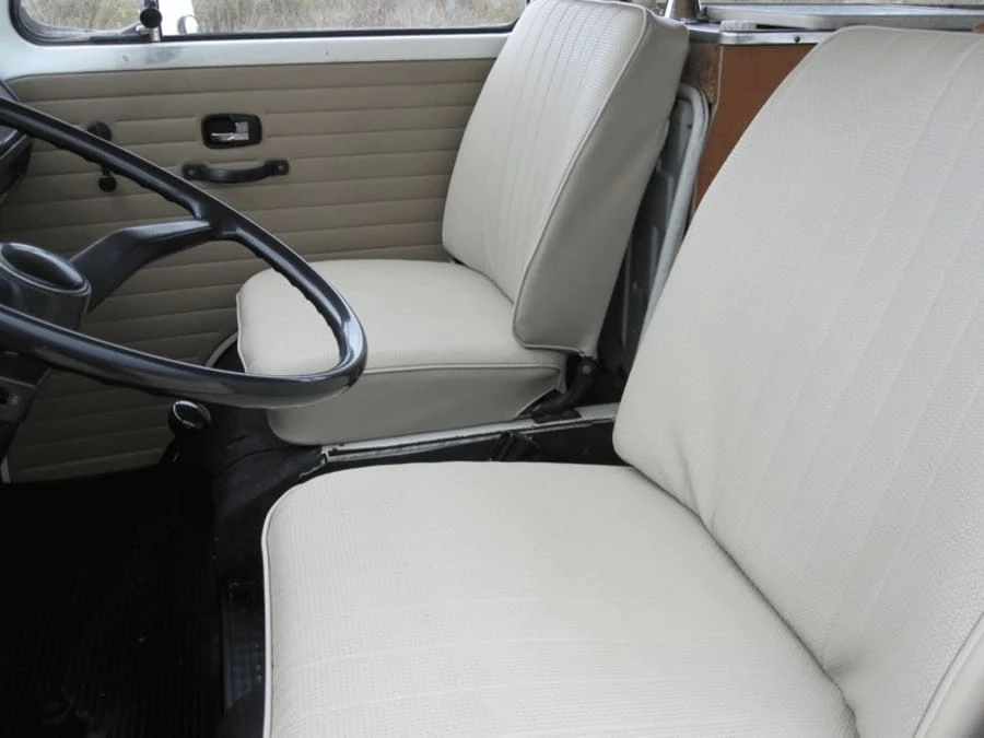 1971 Volkswagen Bay-Window Bus - Image 6 of 10