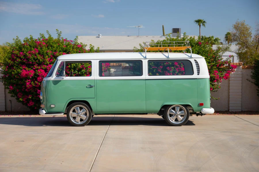 1971 Volkswagen Bay-Window Bus - Image 2 of 25